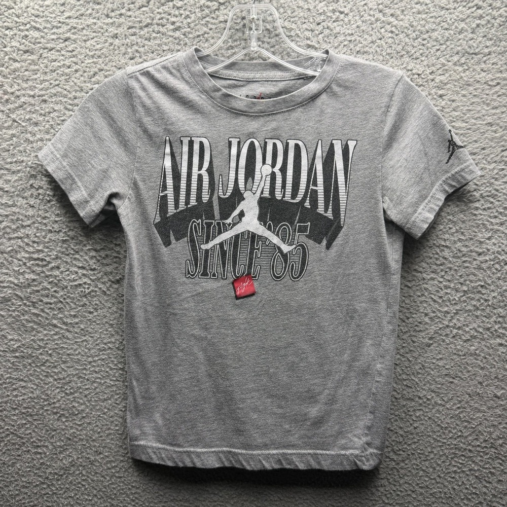 Jordan T-Shirt Boy Size S (8-10) Gray Air Jordan Logo Short Sleeve Graphic Tee